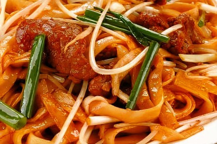 Stir Fried Fat Noodles with Beef